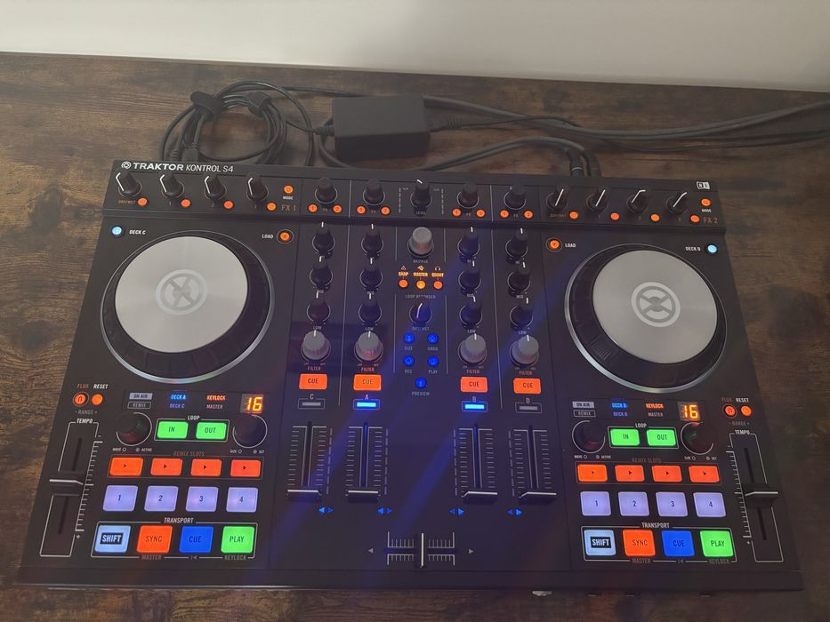 Consola Traktor S4 mk2+ 2 decksavere