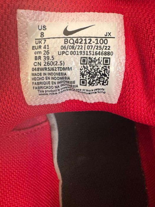 Маратонки Nike, Adidas