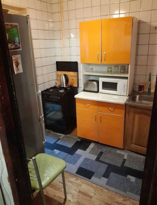 Чиланзар 4.  2/3/4.  Кирпич. Балкон 2х6.  Ор метро