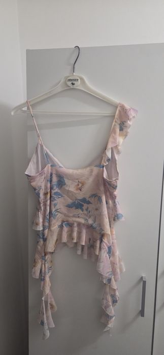 Top Zara cu volane,marimea M,culoare roz,nou,cu eticheta