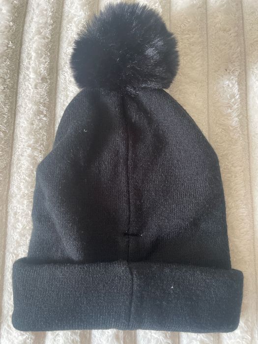 Шапка на guess - детска!