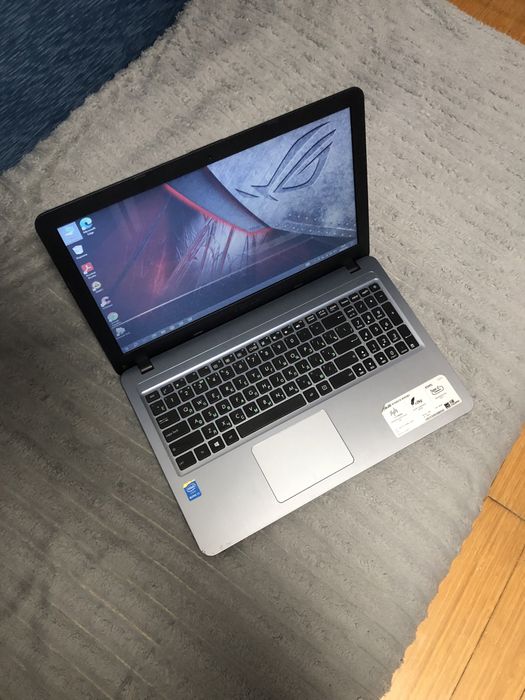 Отличный мощный Lenovo озу 8гб ssd 240гб windows 10 работает отлично