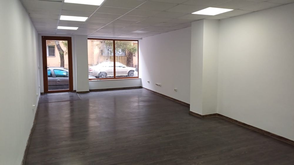 Inchiriez spațiu comercial.