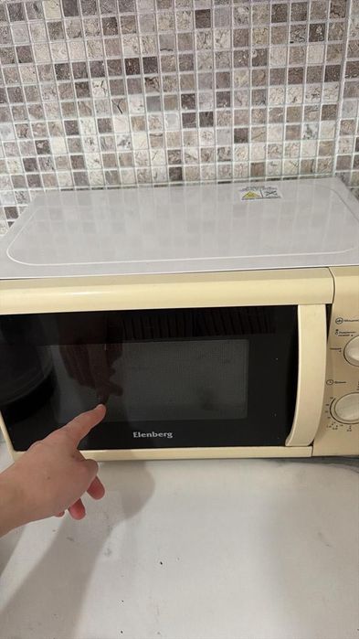 Продам  нерабочую микроволновку Elenberg