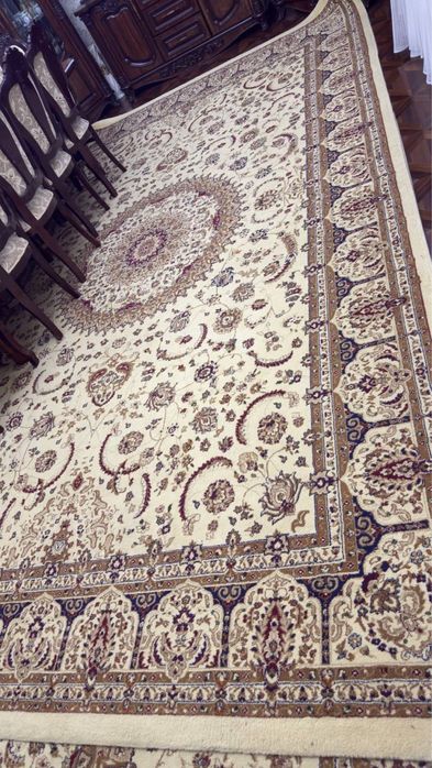 2 ta Gilam sotiladi 3ga 5 holati yangi