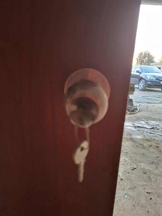 Есік қоңыр түсті.пайдаланылған