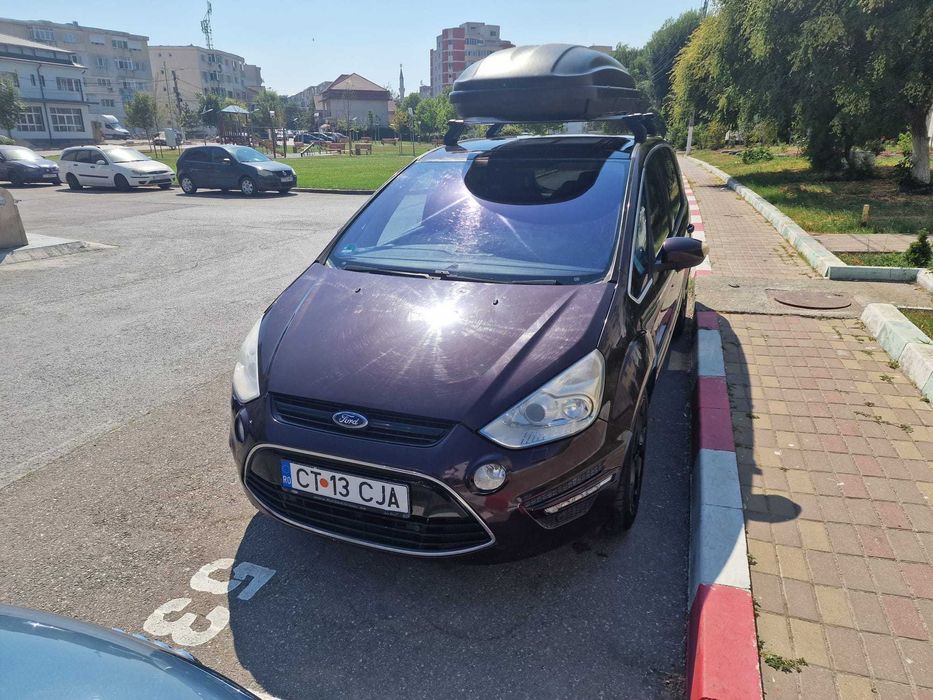 Ford S-Max ideal pentru o familie