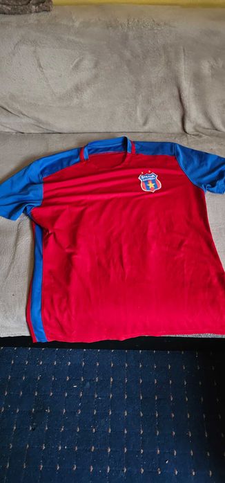 tricou cu emblema stelei