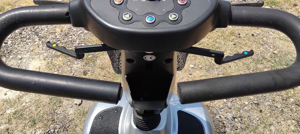 Електрически скутер за трудно подвижни хора.