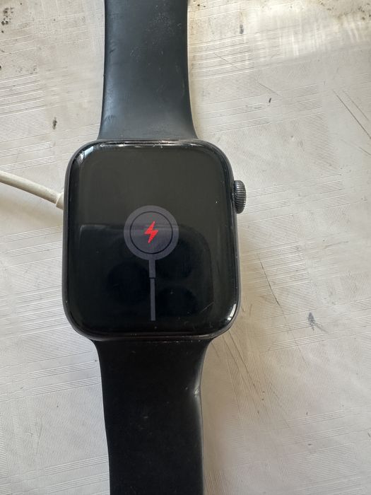 watch se 44  mm stare perfct