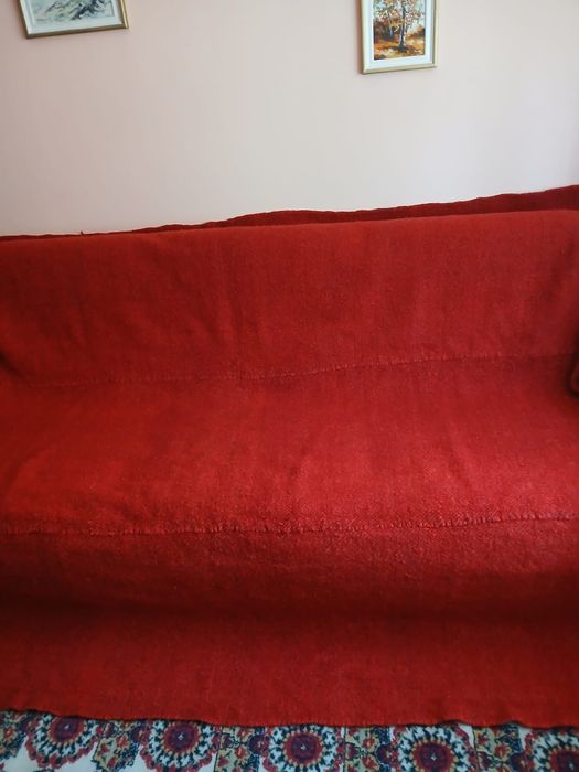 Curgă din lână țesută manual la război,