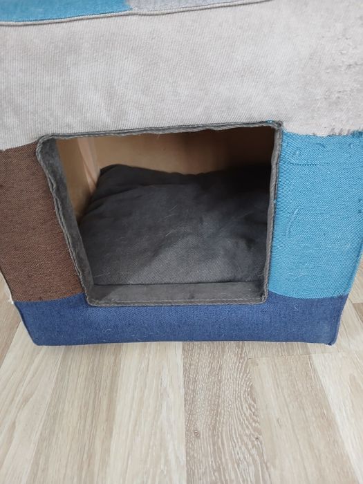 Продавам кучешка/котешка къщичка табуретка