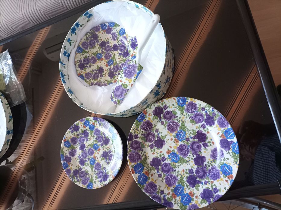 Комплект за торта 26.5 см. -поднос, и 6 бр. чинии -19.5 см.