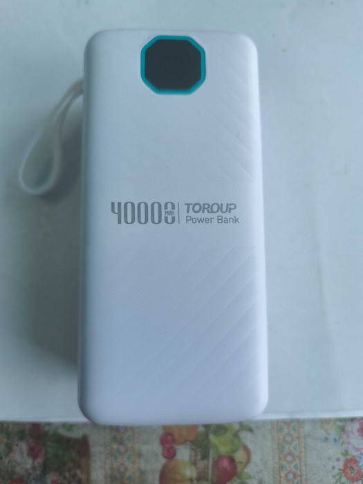 Baterie externa - power bank 40000 mAh cu cabluri si incarcare rapida