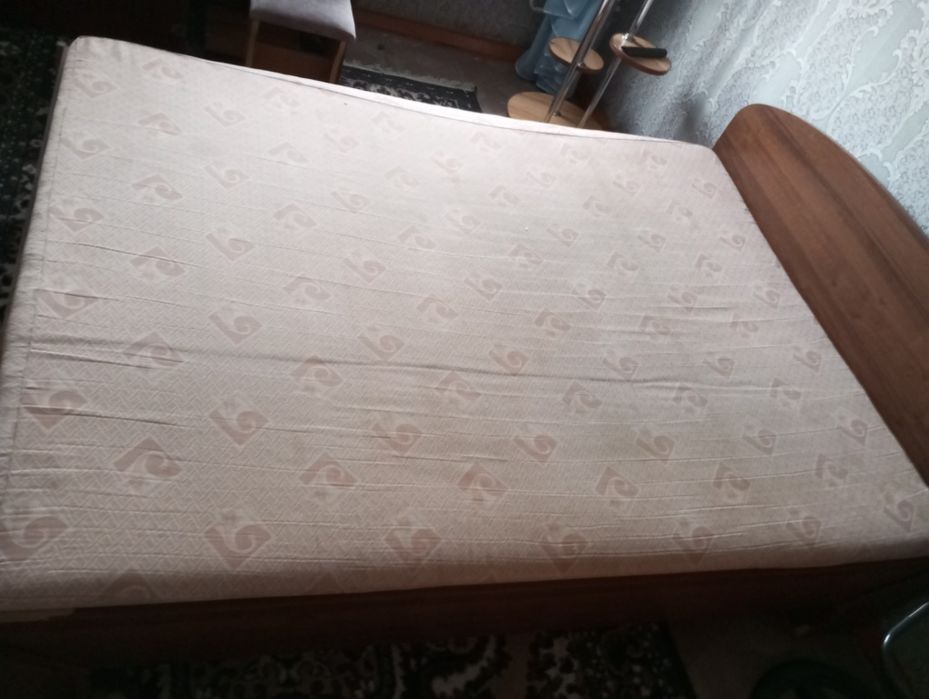 Продам 2-х спальную кровать.