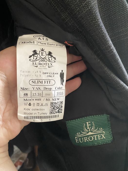 Продам костюм тройка новый