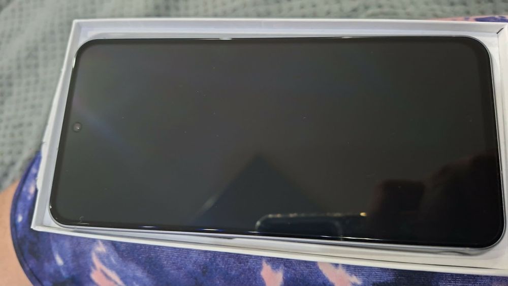 Продавам телефон Самсунг А56