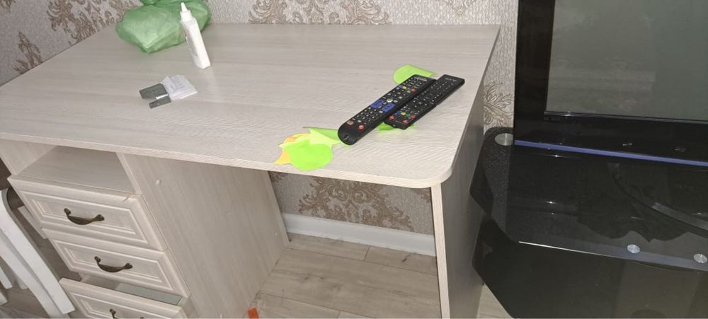 Продам шкаф с партой и полкой