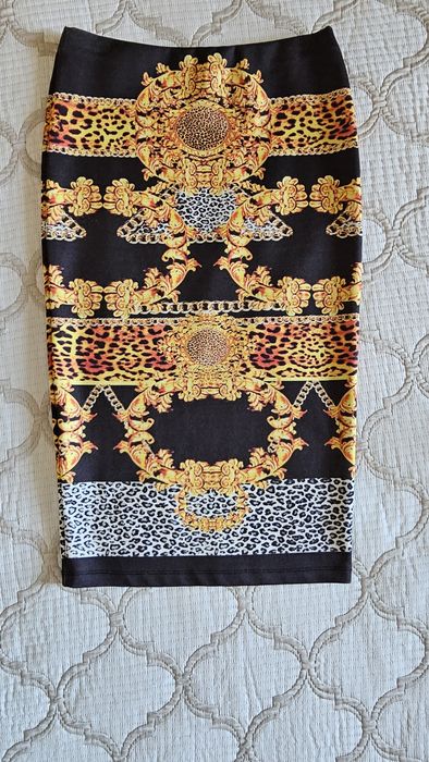 Пола по тялото с ефектен принт еластична