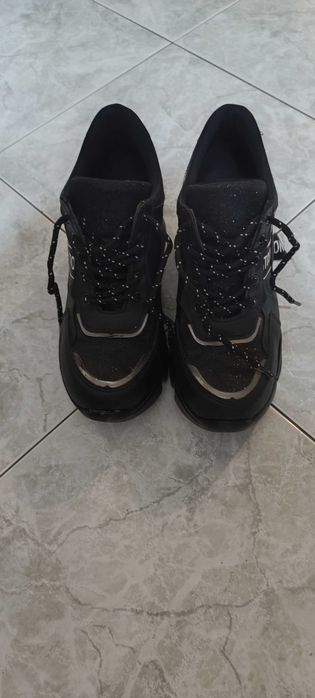 Дамски сникърси с вътрешна платформа