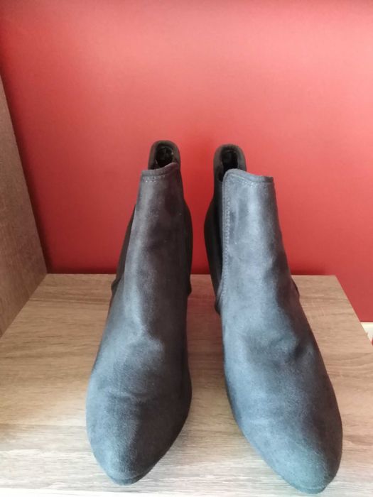 Дамски боти на ток