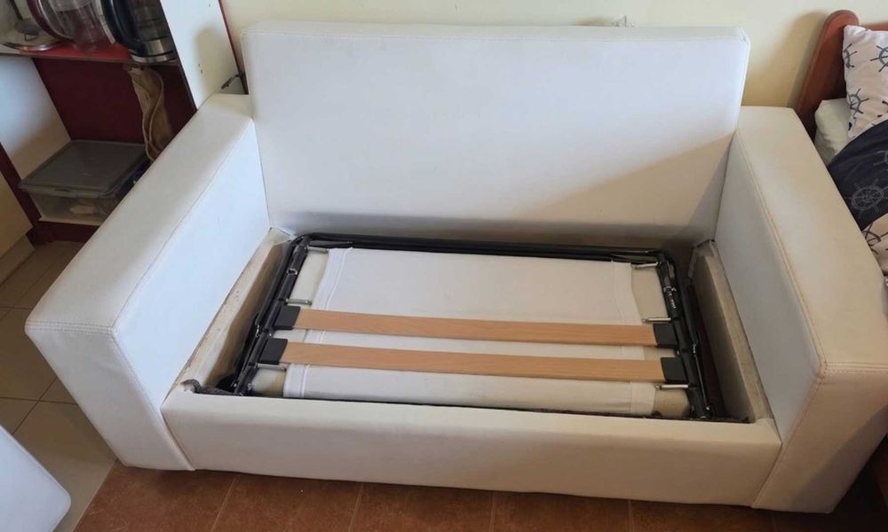 Разтегателен бял кожен диван (кожен - еко)