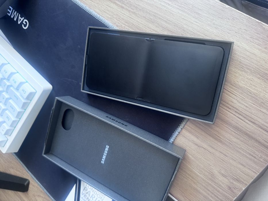Samsung - Galaxy Z Flip7 5G, 6.9'', 12GB/512GB, Jet Black