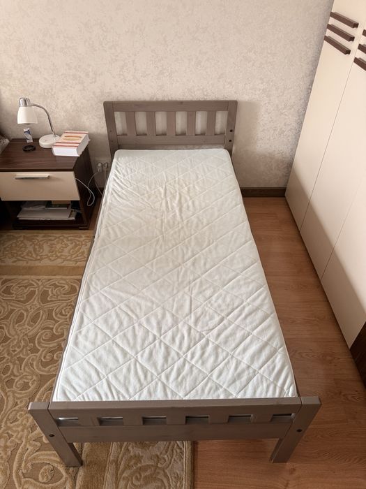 Кровать IKEA для детей и подростков с матрасом