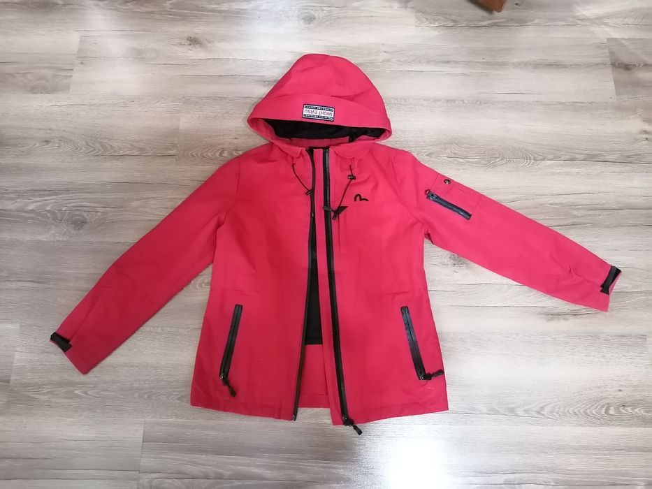 Фирменная куртка на весну
