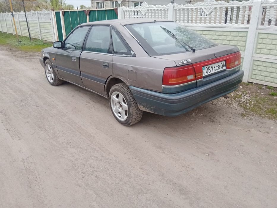 Мазда 626 gd  на полном ходу