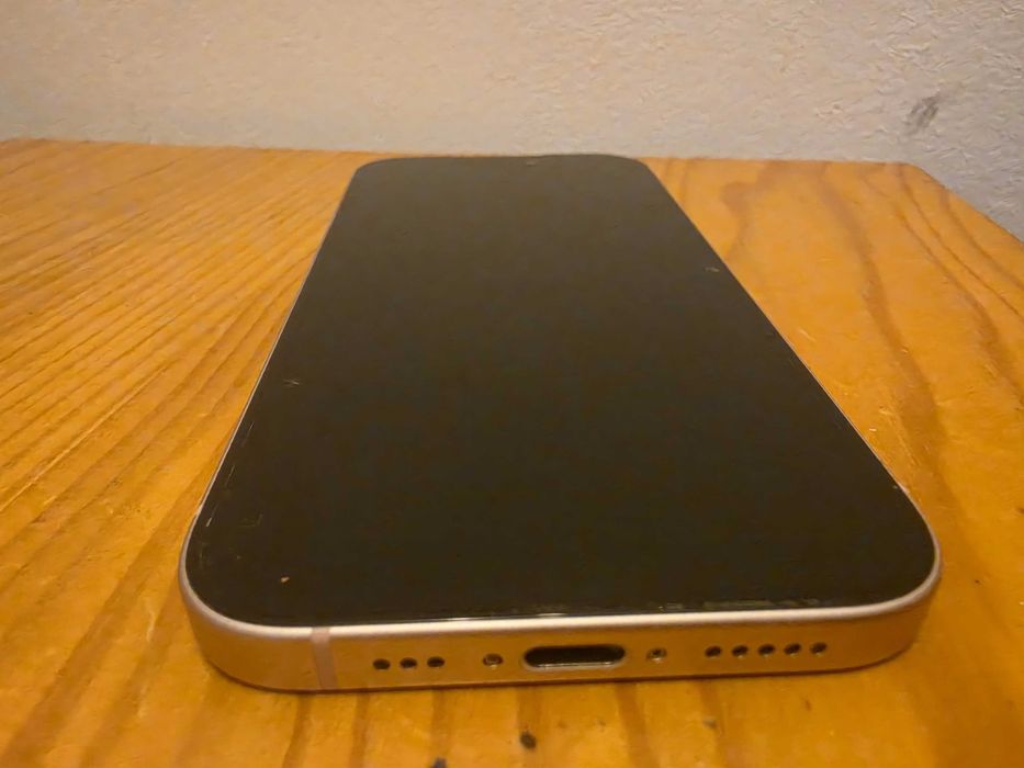 iPhone 15 pink - 128GB
