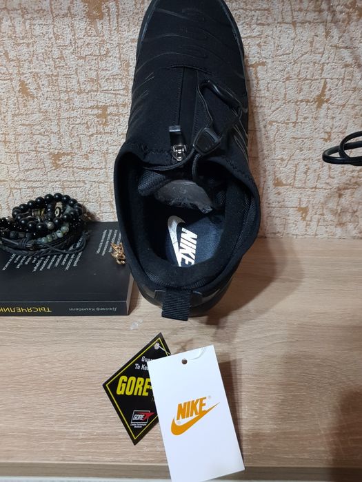 Продам кроссовки Nike совершенно новые