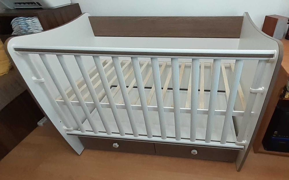 Детска кошара с механизъм люлка