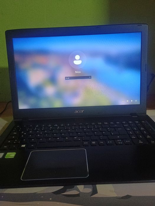 Vând leptop Asus