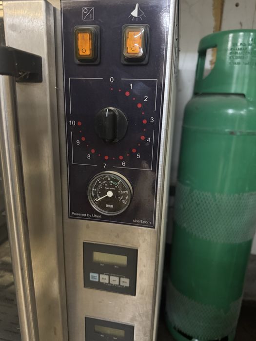 Cuptor electric cu convectie