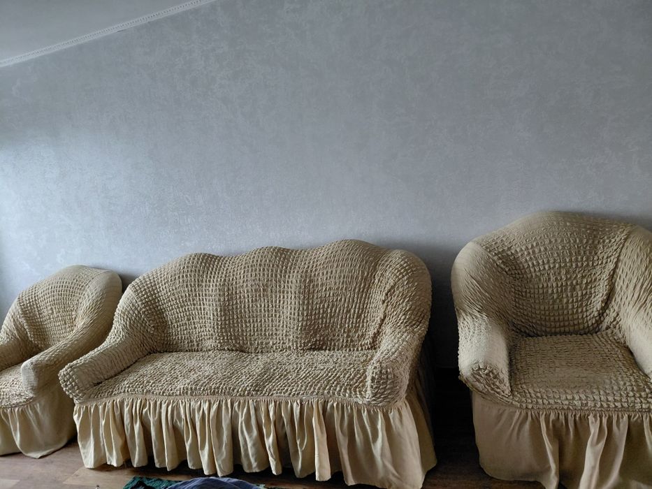 Диван с двумя креслами