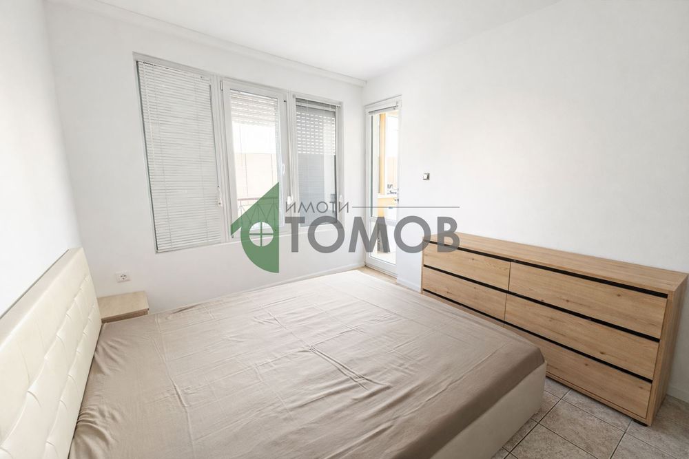 Напълно обзаведен двустаен апартамент под наем в Център