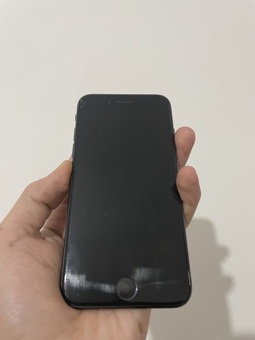 Продаю iPhone Se