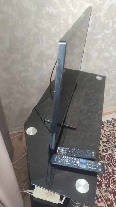 Телевизор с подставкой