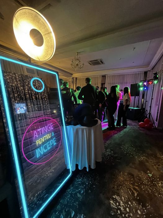 Cabină Foto & Oglindă Magică pentru Evenimente | Luna Glow Constanța