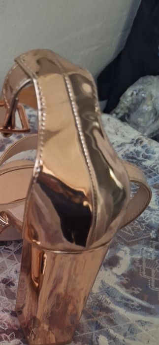 Sandale public desire