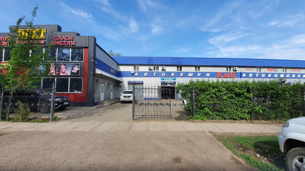 Сдается бокс,с подъёмником.