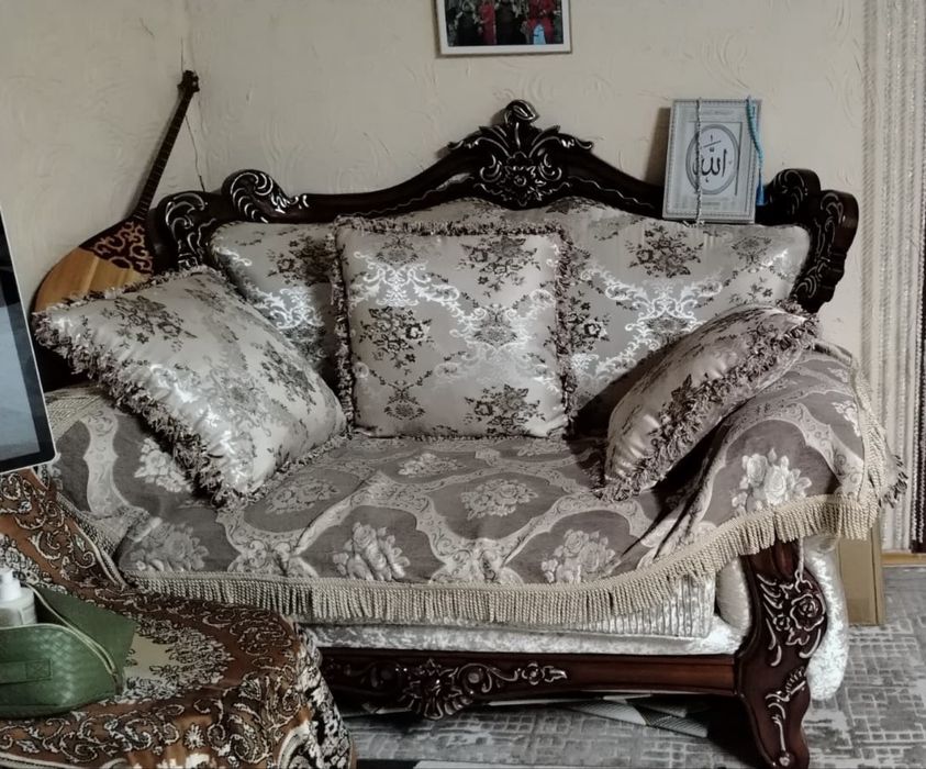 Срочно продаётся диван+малый диван+кресло