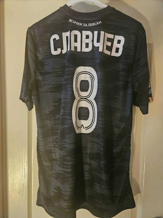 Фланелки на Левски