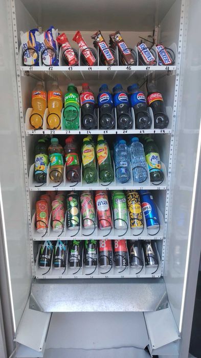 Vending apparat prodayotsa