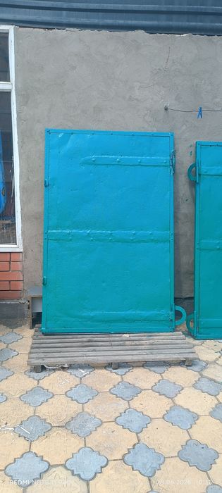 Трубы металл и полипропилен. Ворота.