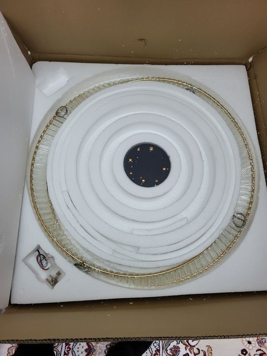 Срочно современный светодиодная светильник новый