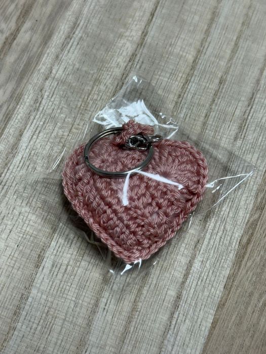 Breloc Handmade Tricotat Roz Pal