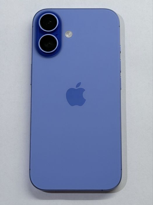 iPhone 16 Ultramarine 90% battery