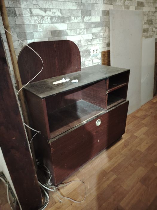 Стол, прихожая, диван,  тумбочка